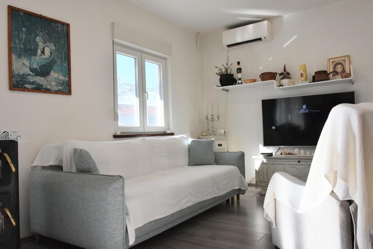 Villa Marie With Pool, Two Bedrooms For 4+2Kids Cavoglave Εξωτερικό φωτογραφία