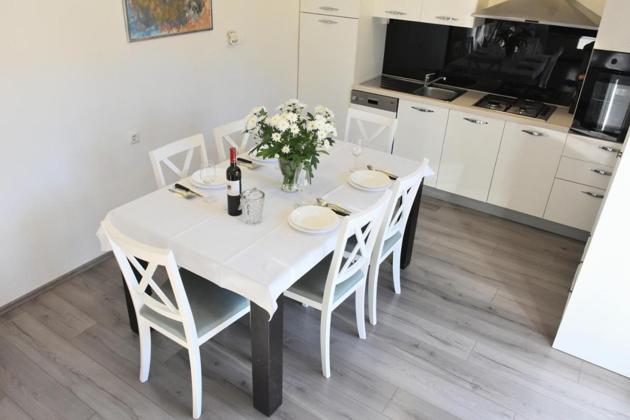 Villa Marie With Pool, Two Bedrooms For 4+2Kids Cavoglave Εξωτερικό φωτογραφία