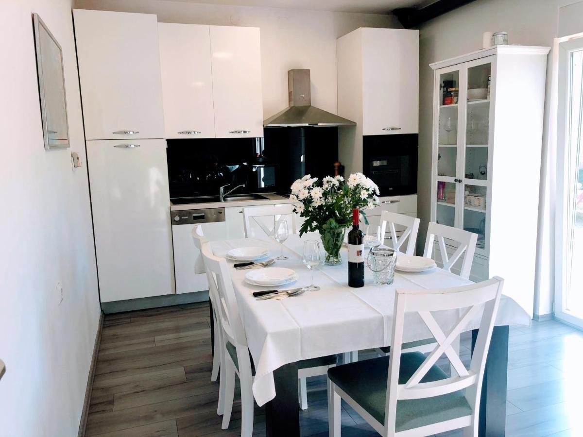 Villa Marie With Pool, Two Bedrooms For 4+2Kids Cavoglave Εξωτερικό φωτογραφία
