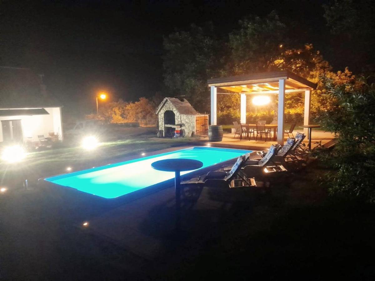 Villa Marie With Pool, Two Bedrooms For 4+2Kids Cavoglave Εξωτερικό φωτογραφία